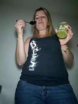 แชท XXX สดของ NikkiBlisss