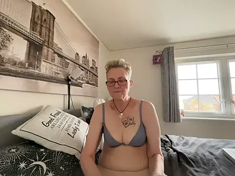 แชท XXX สดของ Curvy-Jinx