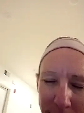 Karebearz1n Live XXX chat