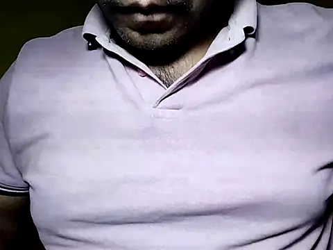 Lucky___05: διαδικτυακό σόου στην κάμερα