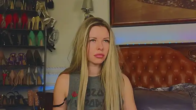 Онлайн чат XXX Real_Tini