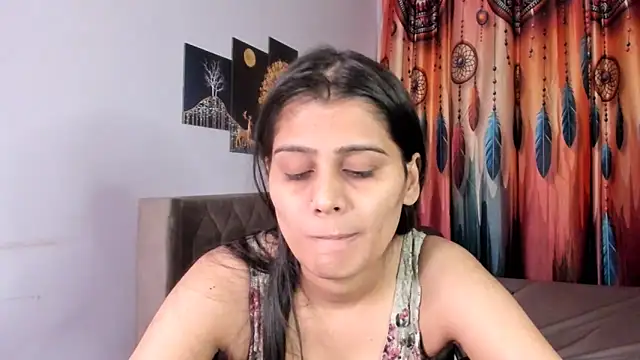 Deanerys Adlı Modelin Canlı XXX Sohbeti