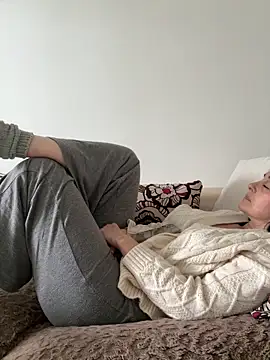 HotyEmily Adlı Modelin Canlı XXX Sohbeti