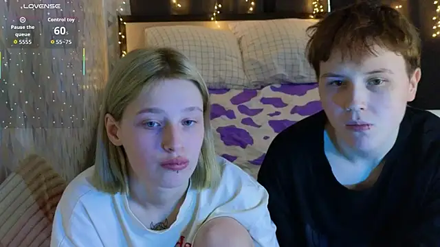 Girls_Fingers: διαδικτυακό σόου στην κάμερα