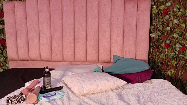 MiaJanss Chat XXX live