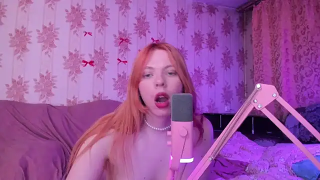 Cutie_Bambi Show in webcam