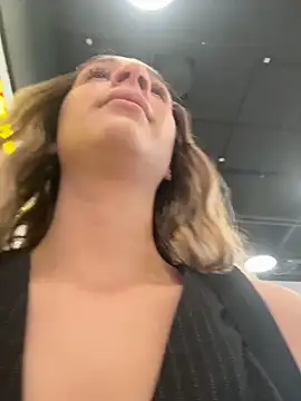 Pokazy przed kamerką – SashaCatt