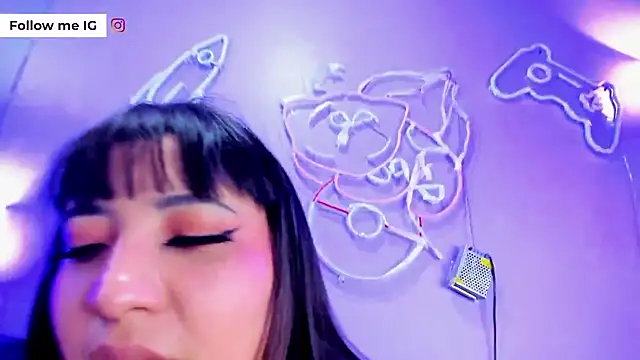 Emma_monserrat Chat XXX live