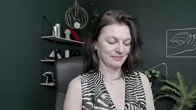 VivianWILD Adlı Modelin Canlı XXX Sohbeti