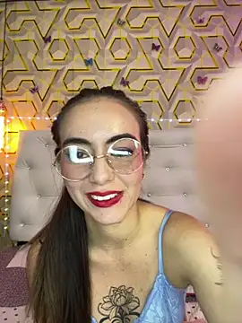 MelanyyJhonson15's Live XXX Chat