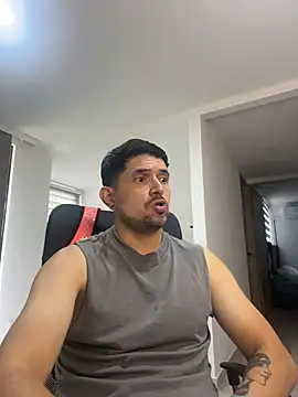 دردشة TroyeSavage الجنسية المباشرة