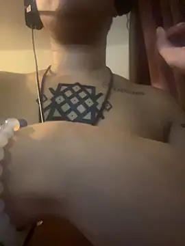 nickytheehawtie Chat XXX in diretta