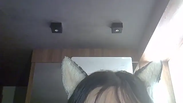 Chat +18 de SkinnyKitten ao vivo