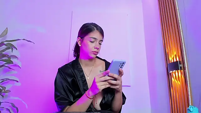 BellaRomanoのライブXXXチャット