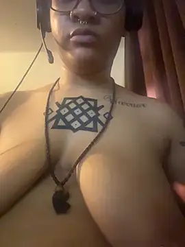 nickytheehawtie: онлайн-секс-чат