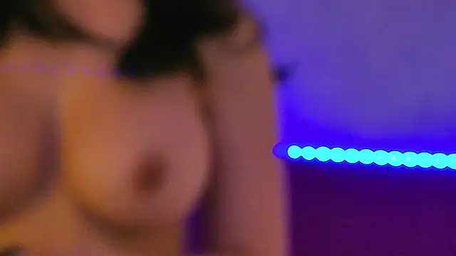 KandyCosse élő XXX-chatje