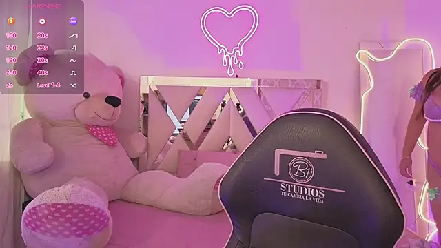 Chatroom XXX en direct de SABRIINA_TAY