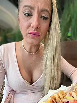 Chatroom XXX en direct de adya-aly