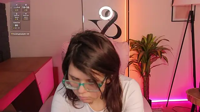 Ariell_Mini Adlı Modelin Canlı XXX Sohbeti