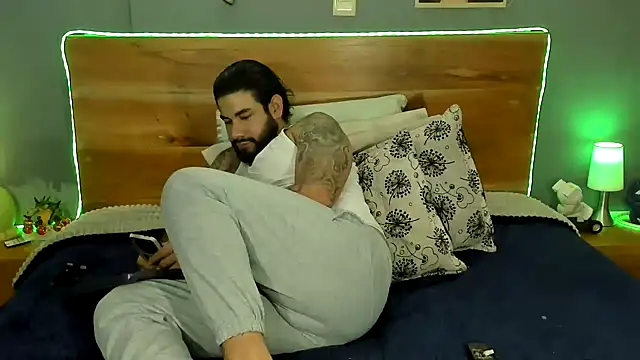 Show modela Prometeo-grizzly na web-kameri