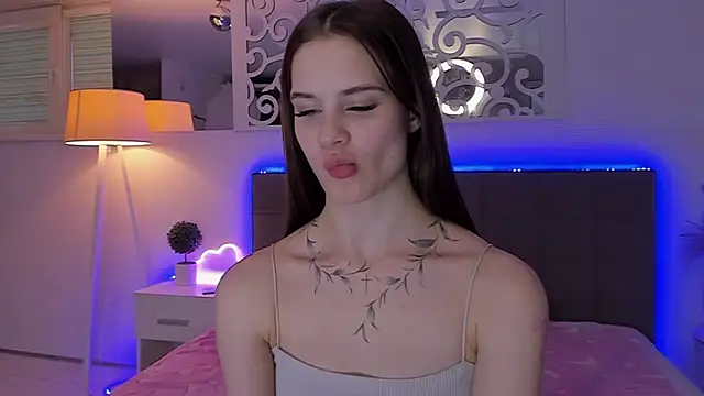 LuisaClover's Live XXX Chat