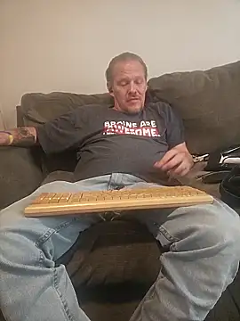 Pokazy przed kamerką – yourMasterisBored