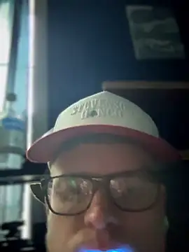 traejddd: διαδικτυακό σόου στην κάμερα