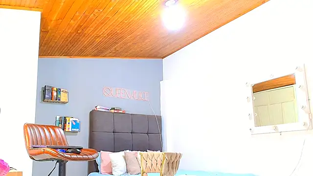 queenaliice Adlı Modelin Web Kamerası Şovu