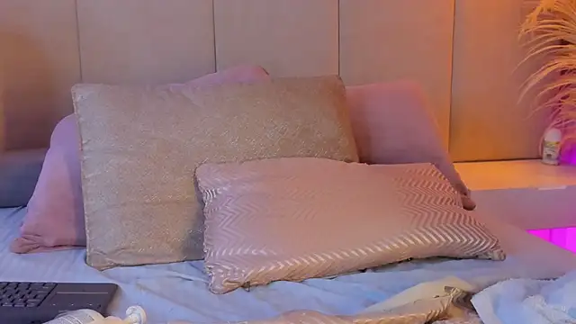 Онлайн чат XXX aprilebony_