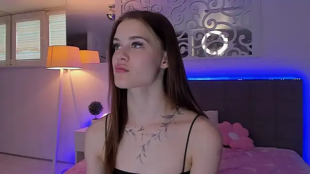 Онлайн чат XXX LuisaClover