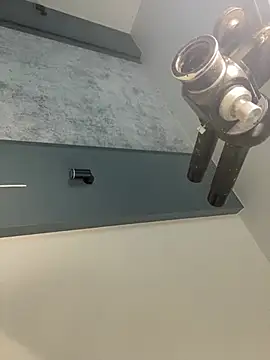 DorianJeday: διαδικτυακό σόου στην κάμερα