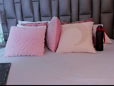 ZoeKrugのライブXXXチャット