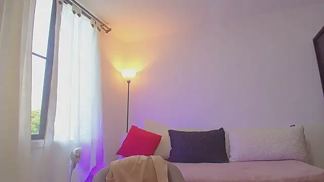 KatThomas: онлайн-секс-чат