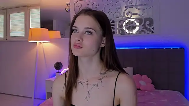 Chat +18 de LuisaClover ao vivo