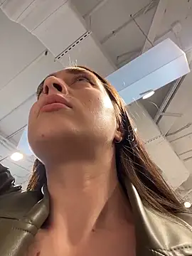 Holly_Play élő XXX-chatje