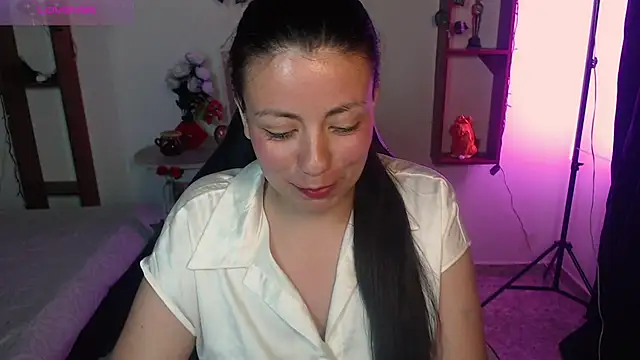 QueenRose94 élő XXX-chatje