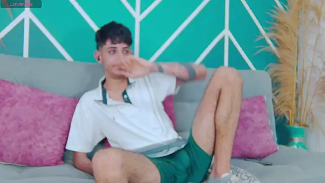 Martony_Storm: διαδικτυακό σόου στην κάμερα