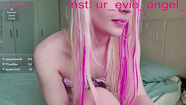 Evelyn_rabbit Webcam Show