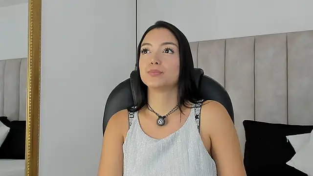 Megan-8 élő XXX-chatje