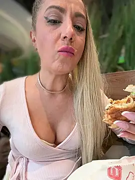 adya-aly élő XXX-chatje