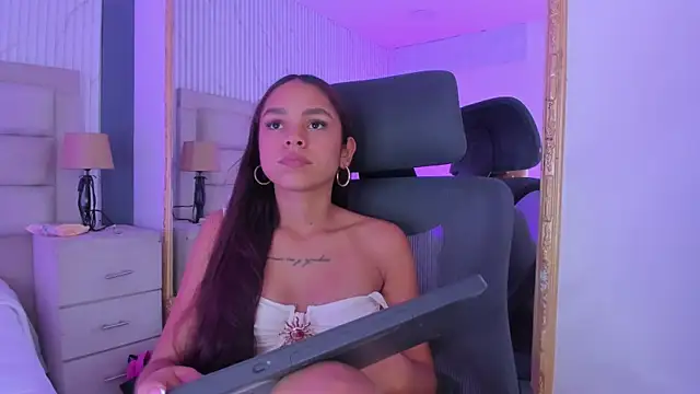 Chat XXX en directo de CarolineFyre