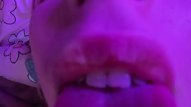 Cutie_Bambi's Webcam Show