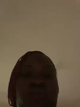 sweet18creamybigpussy Adlı Modelin Web Kamerası Şovu