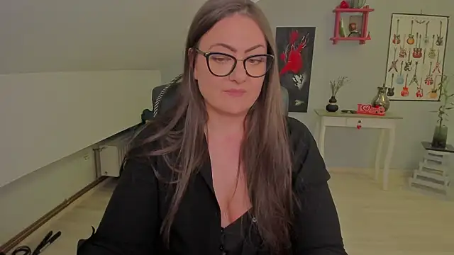 MistressDarrah's Live XXX Chat