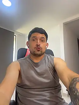 TroyeSavage: απευθείας συνομιλία ΧΧΧ