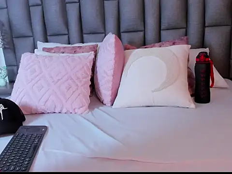 ZoeKrug's Live XXX Chat