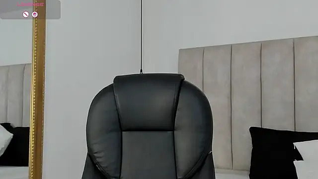 Megan-8 Live XXX Chat