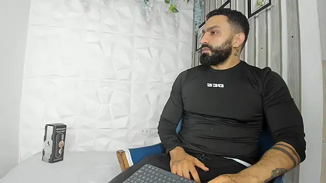 Pertunjukan Kamera Web LeonidasKaiser