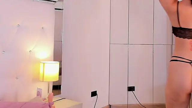 Chat +18 de Emily_Flame ao vivo