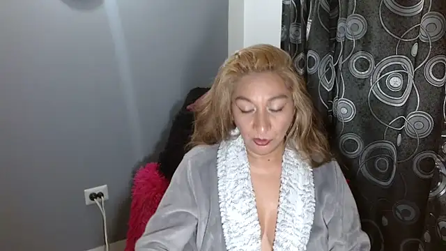 Živý XXX chat _SamanthaDoll_